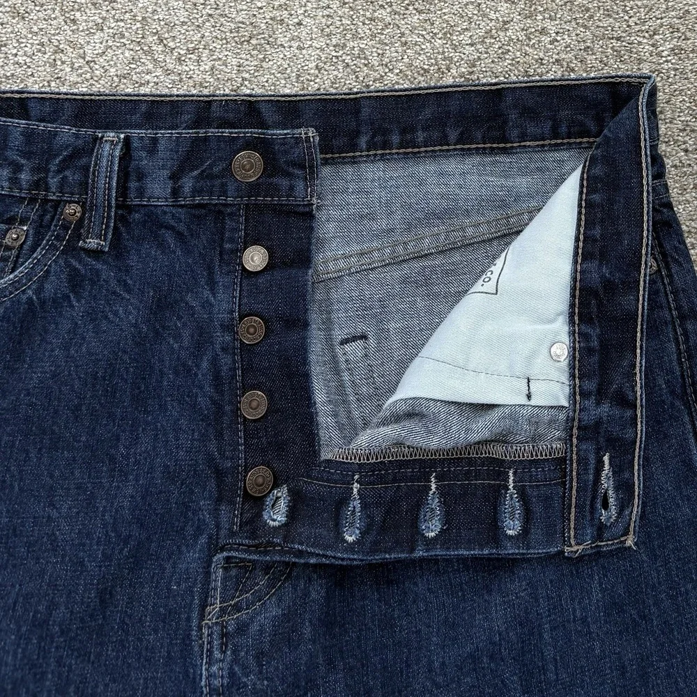 Levis 562 Jeans Mens 36x32 Blue Loose Taper Button Fly Cotton (Actual Fit 37x30)